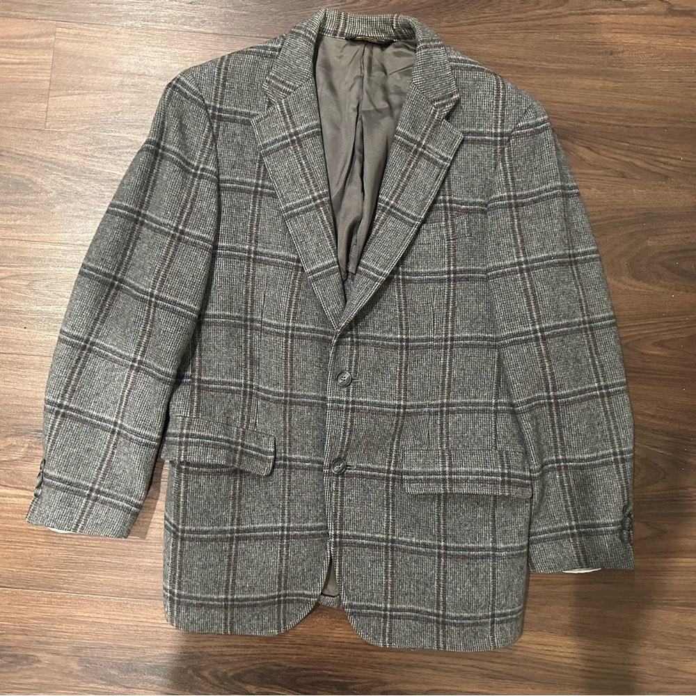 Gray Blazer with Plaid Pattern and Notched Lapel - Picture 5 of 5